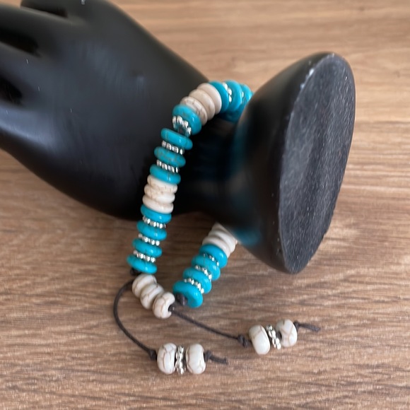 HAND CRAFTED BRACELET Boho Turquoise and White Howlite Sliding Cord Closure - Picture 6 of 13